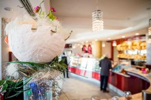 idee-regalo-pasqua-uova-cioccolata-pasticceria-frignani-ferrara-066